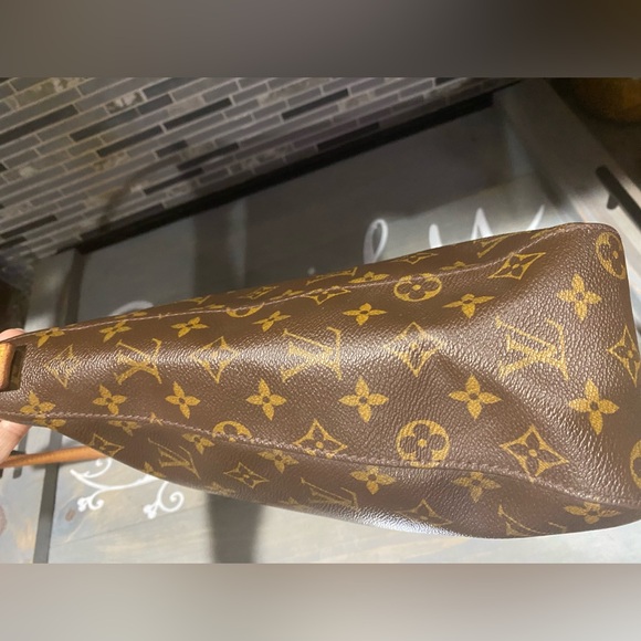 Louis Vuitton Looping GM Bag - Picture 4 of 12